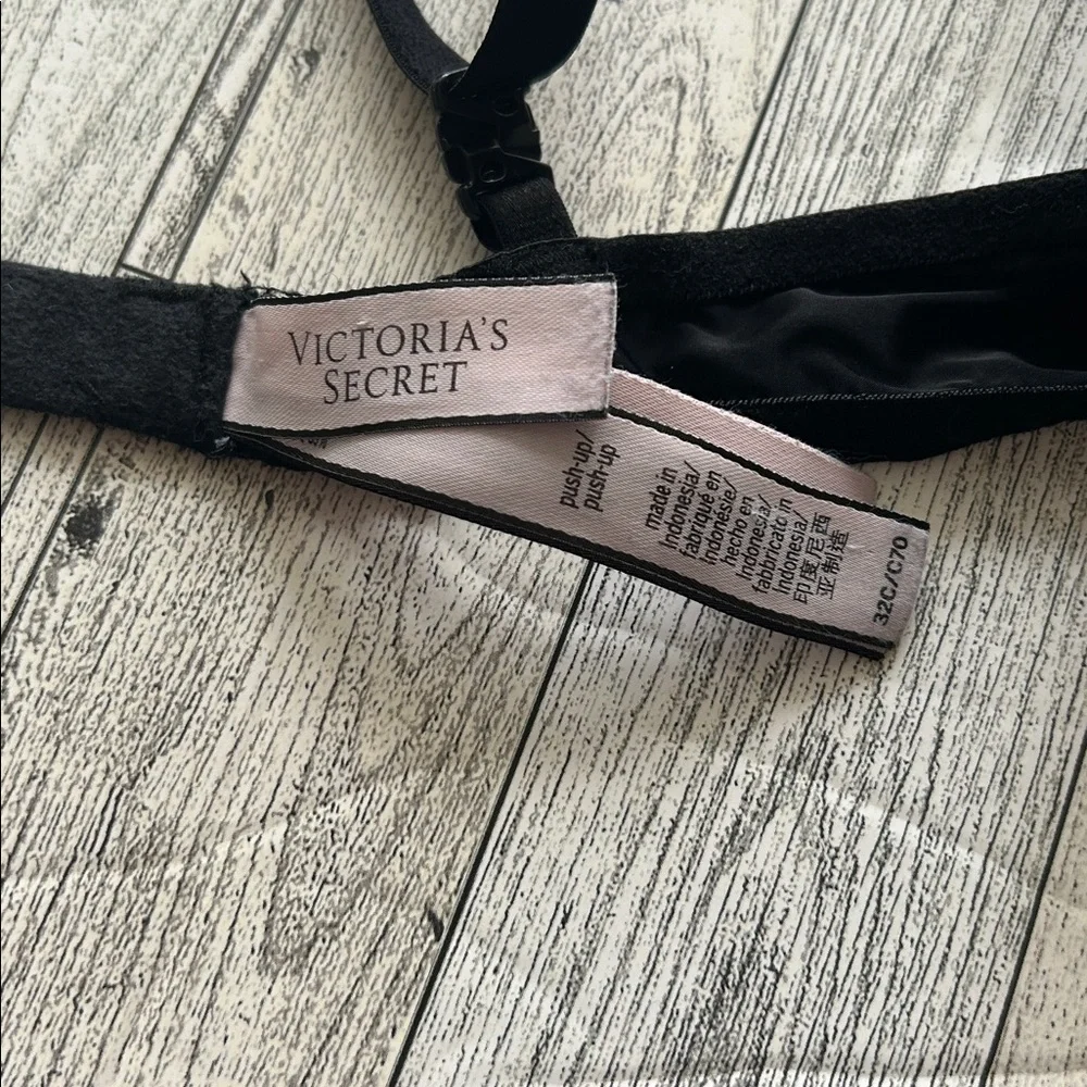 Victoria’s Secret Black push up Bra size 32C
